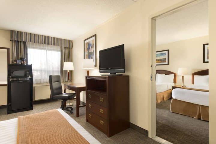 Room 5 of 24