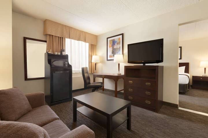 Room 10 of 24
